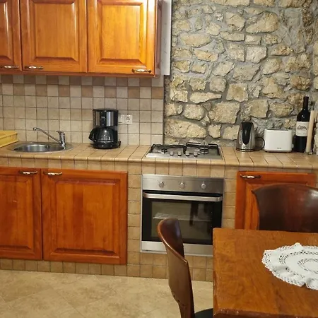 Dalmatian Stone House Per Kovic *